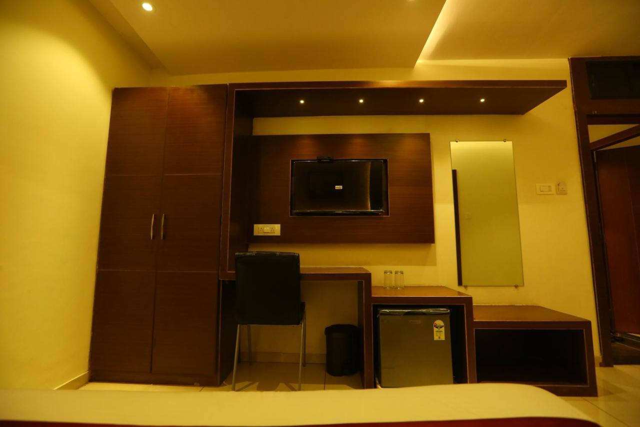 Hotel Hindustan Residency Thane Buitenkant foto